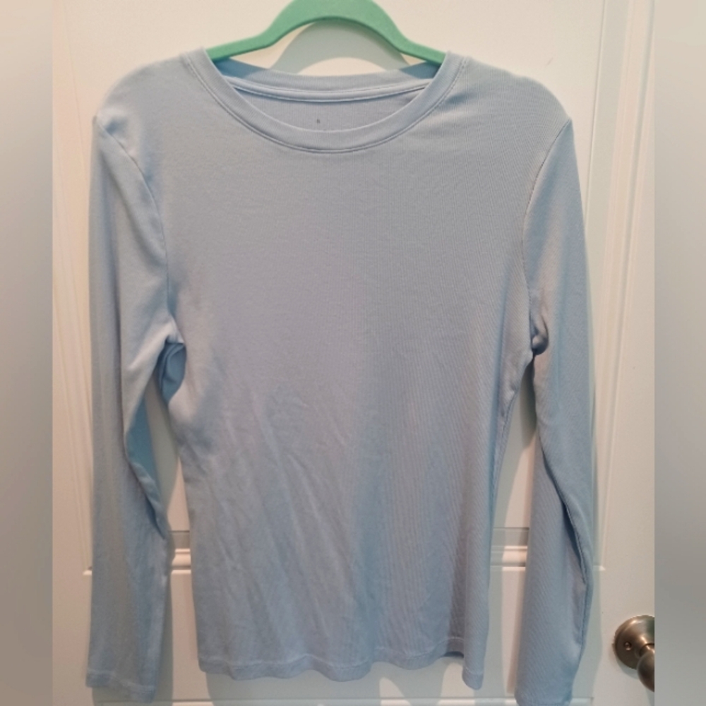 NWOT--A NEW DAY COTTON LONG- SLEEVED TOP!